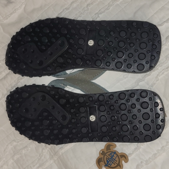 Brand New Men's Flip Flop Sandals - Picture 2 of 5